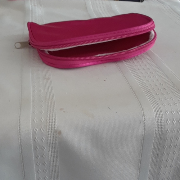 NWOT Makeup bag - Picture 2 of 4